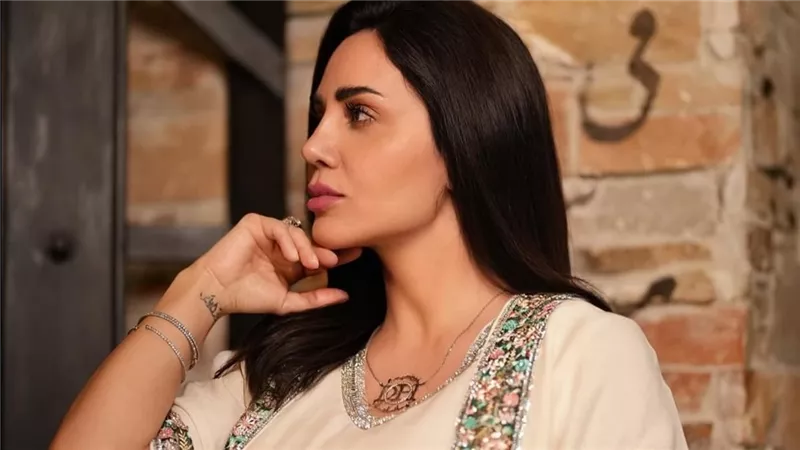 بالصور.. باللون الأبيض ديانا حداد تظهر بإطلالة رمضانية مميزة