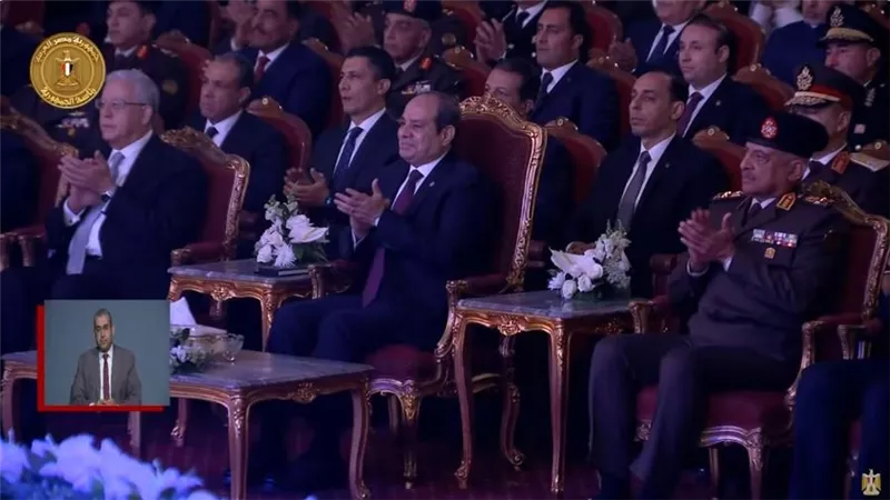 الندوة التثقيفية الـ41 للقوات المسلحة.. الرئيس السيسي يستمع لذكريات أبناء الشهداء (فيديو)