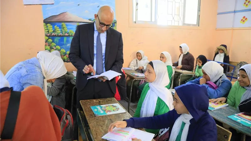 وزير التعليم يوجه بسرعة صرف كافة المستحقات المالية لمعلمي الحصة في جميع المراحل 