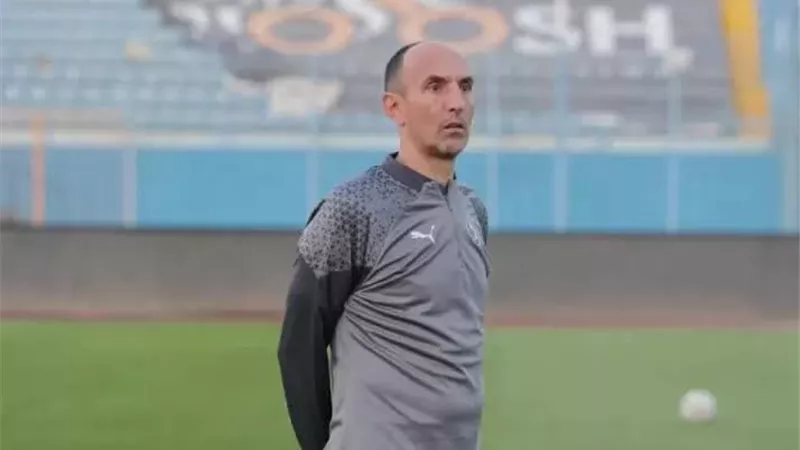 المدير الفني لبيراميدز يحدز  لاعبي الفريق لهذا السبب .. تفاصيل  