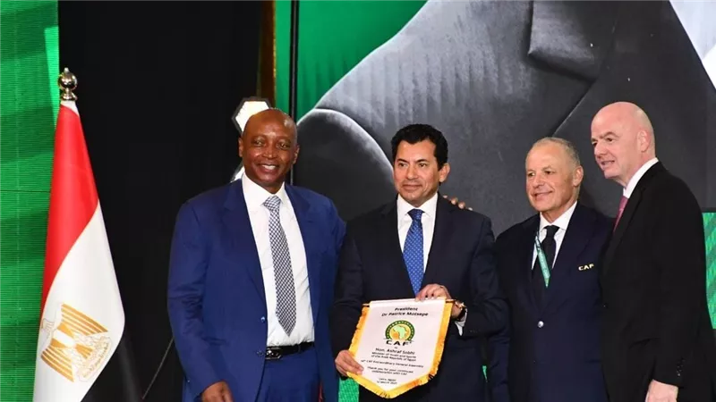 صبحي يُهنئ أبوريدة بفوزه بعضوية المكتب التنفيذي للفيفا ورئاسة اتحاد شمال إفريقيا