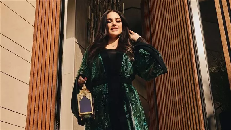 بالقفطان الأخضر والفانوس.. درة تتألق في أحدث جلسة تصوير|صور
