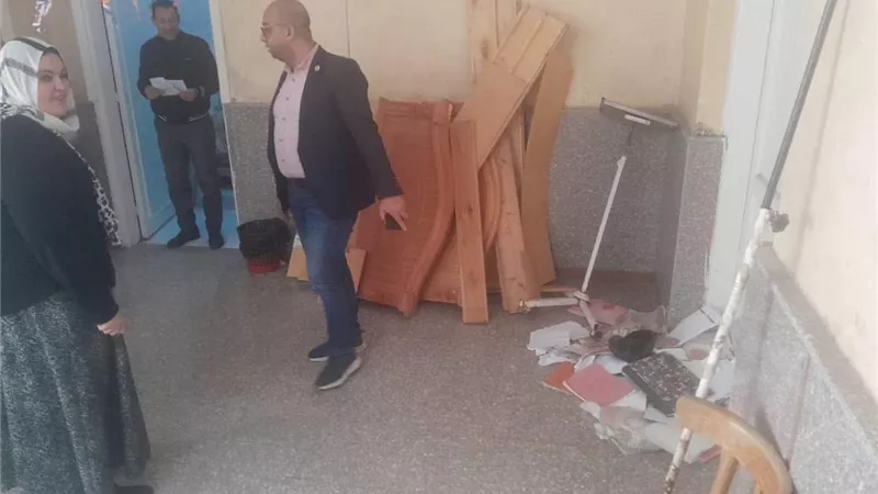 إحالة أمين مخزن مركز طبي إلى التحقيق بسبب الإهمال في دمياط 
