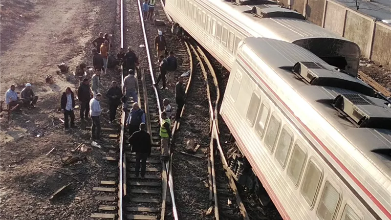 عودة حركة القطارات إلى طبيعتها بعد إزالة آثار حادث قطار الإسكندرية
