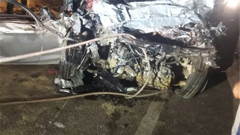 العربية بقت خردة.. مصرع 5 أشخاص في حادث على طريق الواحات| صور
