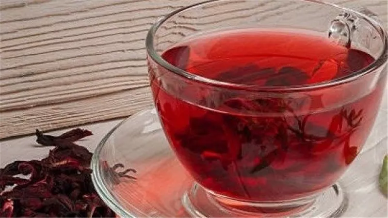 أحلى مشروب في رمضان.. طبيب: الكركديه يدعم صحة القلب والكلي والمناعة