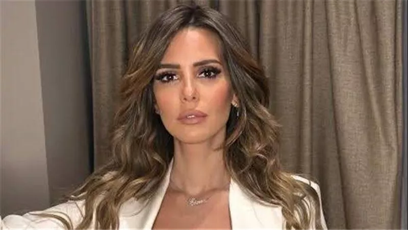 قرارقضائي ضد سائق نقل لاتهامه بالاصطدام بسيارة شقيق إيمان العاصي