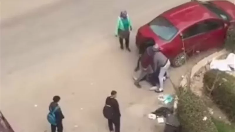 النيابة تأمر بحبس المتهم بالتعدي على سائق ميكروباس في واقعة 