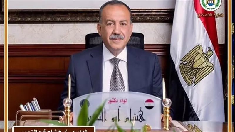 2000 جنيه للعامل.. محافظ أسيوط: بدء صرف منحة عيد الفطر للعمالة غير المنتظمة