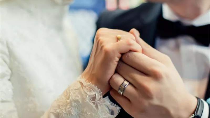 هل الأمان المادي يعتبر العامل الأساسي في الحياة الزوجية؟
