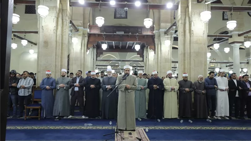 الجامع الأزهر يواصل استقبال المصلين لأداء صلاتي العشاء والتراويح وسط أجواء روحانية