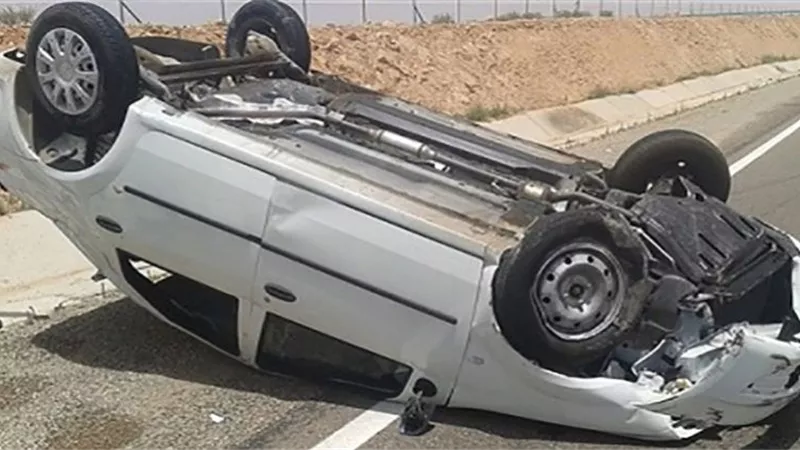 حادث مروع على محور 26 يوليو ..انقلاب سيارتي ميكروباص وملاكي على الطريق 