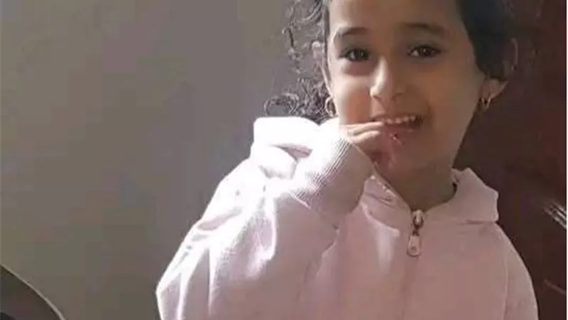 دفنتها حية.. الطب الشرعي يكشف مفأجاة بوفاة الطفلة سلمي بدر فى البحيرة