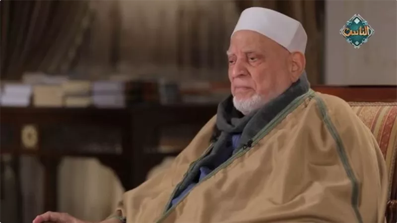 أحمد عمر هاشم: الإسلام  جعل للمرأة دوراً بارزاً فى بناء المجتمع| فيديو