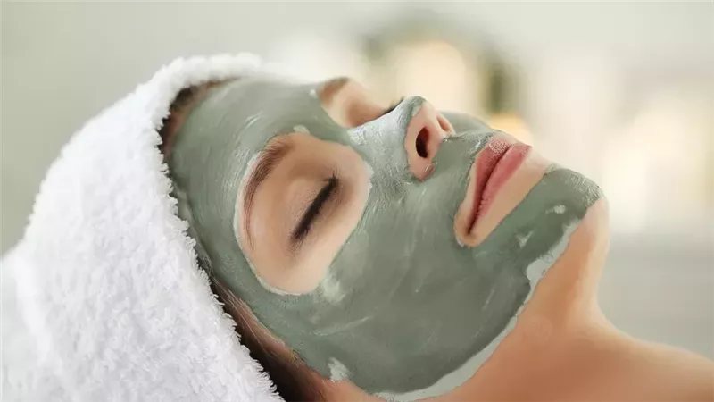 وداعاً للرؤوس السوداء..ماسك الفحم والبيض والطين.. طرق طبيعية لبشرة أكثر نعومة