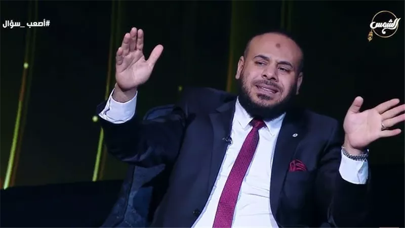 «عالم أزهري» يقلب الموازين: فلوس لعيبة الكرة حرام (فيديو)