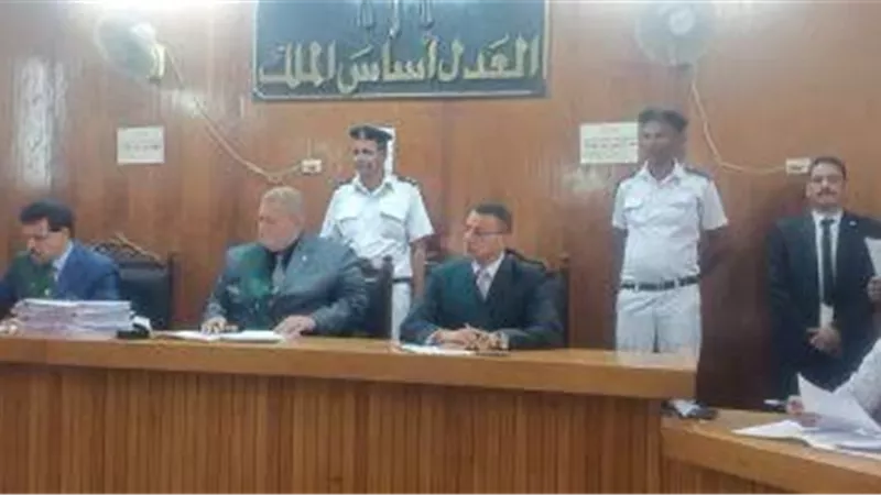 السجن المؤبد وغرامة نصف مليون جنيه لمتهمين بتهمة الاتجار فى المخدرات بقنا 