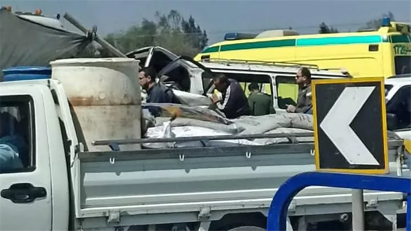 إصابات عديدة في حادث تصادم ميكروباص بطريق المحلة - طنطا وتعطل الحركة المرورية