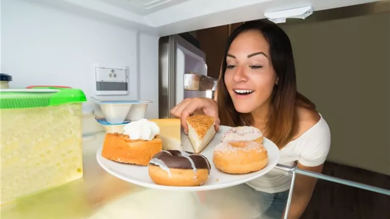 جمال شعبان يحذر من الإفراط في تناول حلويات رمضان (فيديو)