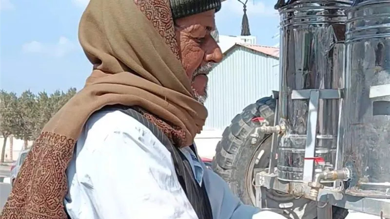 أقدم بائع عصير في الإسماعيلية: ببيع ببلاش للمحتاج وبشتغل 10 ساعات يوميا