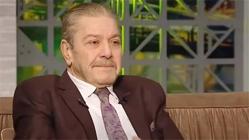   من ضابط شرطة إلى 