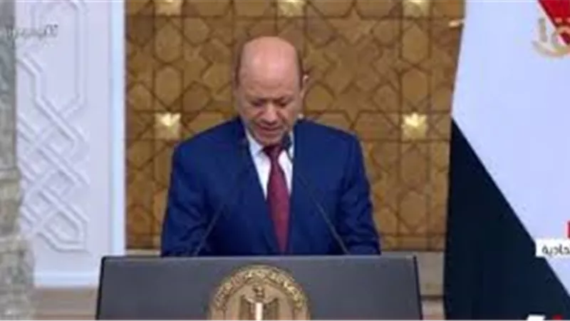 الرئيس اليمني يشيد بالسيسي ويثمّن التسهيلات المصرية المقدمة لليمنيين