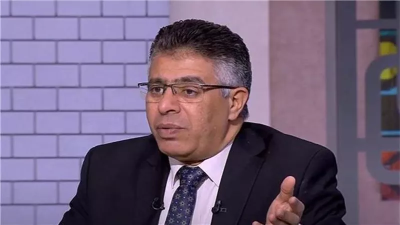 عماد الدين حسين: الـ200 متر أمام الشواطئ يفترض أن تكون متاحة للمواطنين