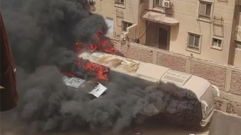 ماس كهربائى وراء حريق اتوبيسات مدرسة خاصة بحدائق الأهرام  