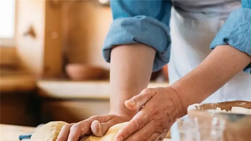 فى اليوم العالمي للخبز.. ما هي أضرار الإكثار من تناول المعجنات؟