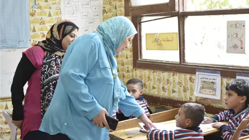 وكيل تعليم بني سويف تتابع انتظام الدراسة وتوجه بتوفير مناخ آمن للامتحات