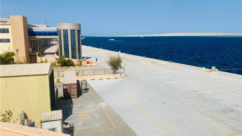 إرتفاع الأمواج لـ4 أمتار.. وإغلاق ميناء الغردقة البحري بسبب سوء الأحوال الجوية
