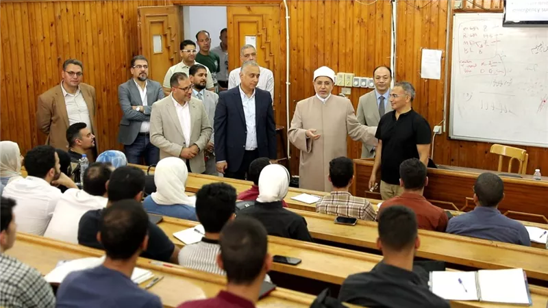 رئيس جامعة الأزهر يتفقد كلية طب الأسنان ويشيد بجهودها في خدمة المجتمع