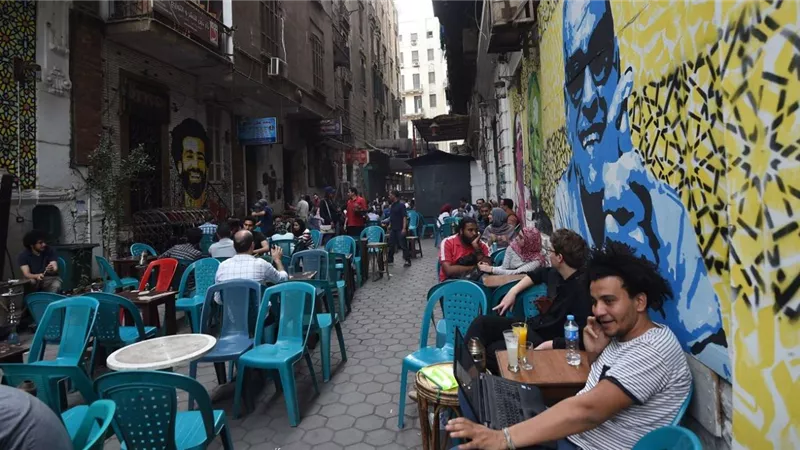 سيد قاسم: القانون لا يمنع إقامة المطاعم والمخابز والكافيهات أسفل العقارات