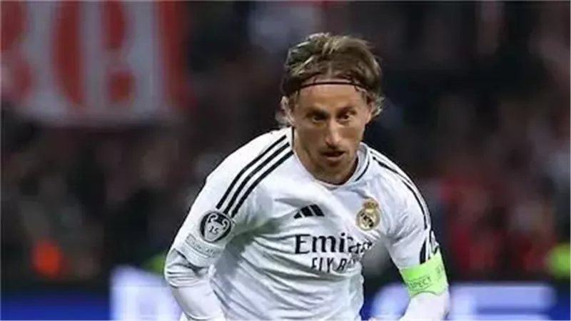 ريال مدريد يجدد عقد مودريتش خلال ساعات بسبب طلب ألونسو 