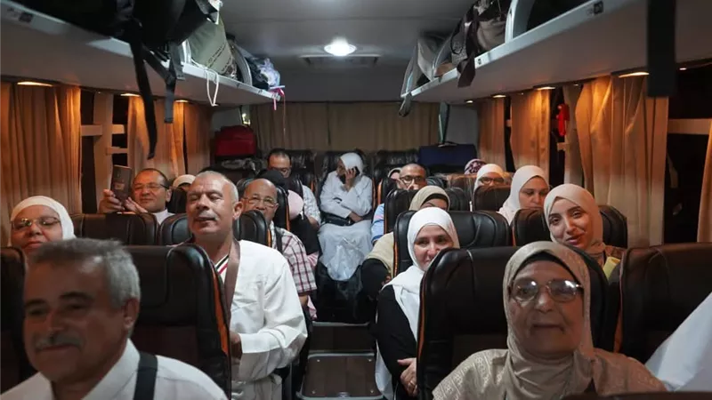 لبيك اللهم لبيك.. محافظ الغربية يودع الحجاج قبل سفرهم للأراضي المقدسة
