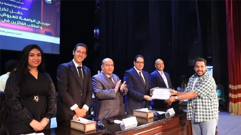 رئيس جامعة القاهرة يكرم الفائزين في مهرجان «إبداع 13»