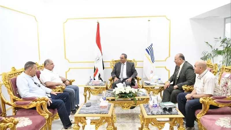 محافظ قنا يشهد ندوة توعوية ضمن مبادرة 