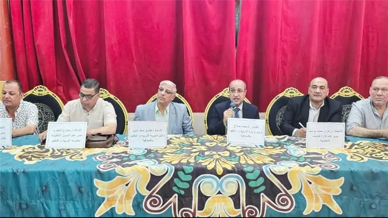 مدير تعليم المنوفية يواصل اجتماعاته مع رؤساء لجان الشهادة الإعدادية