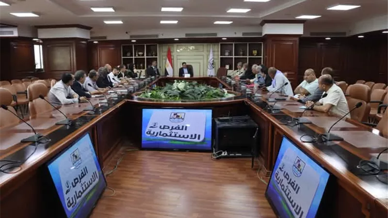 نائب محافظ بني سويف يستعرض الفرص الاستثمارية المتاحة بالمراكز