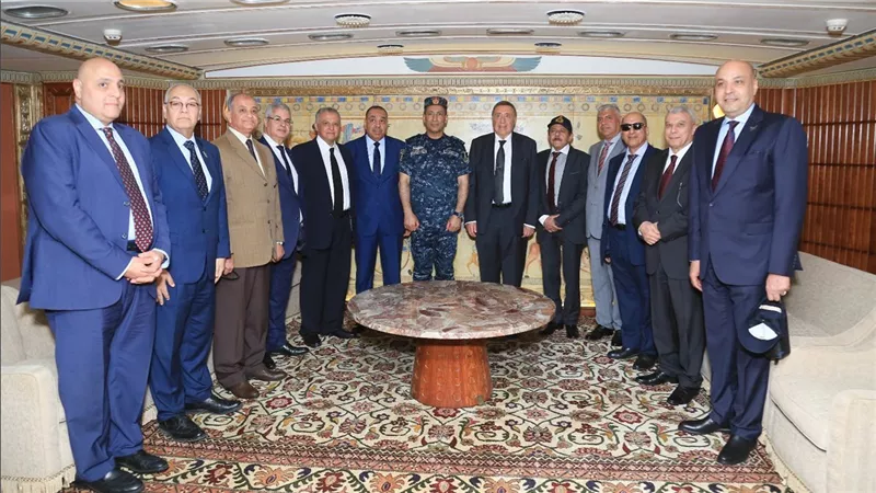 القوات البحرية تستقبل وفداً من أعضاء المحكمة الدستورية العليا 