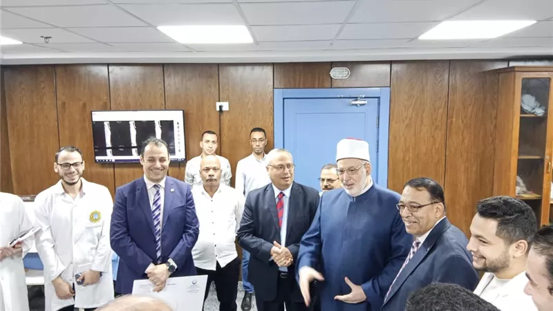 وكيل الأزهر يشيد بالخدمات الطبية خلال تفقده مستشفى سيد جلال الجامعي