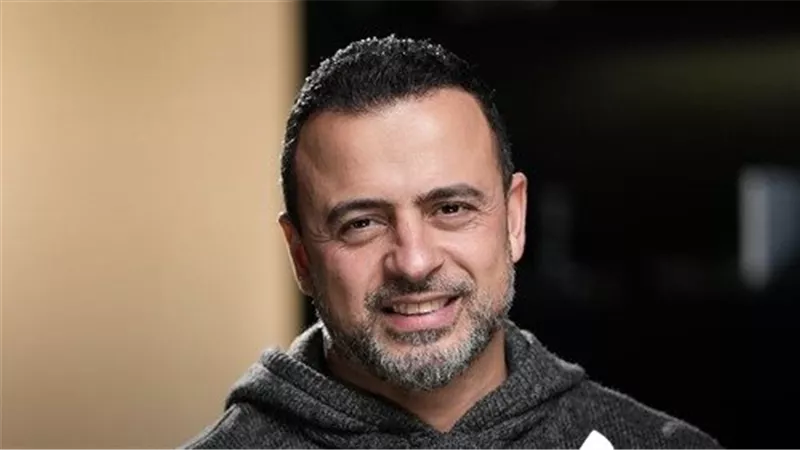 كيف تعرف من يحبك بصدق؟.. مصطفى حسني يجيب                    