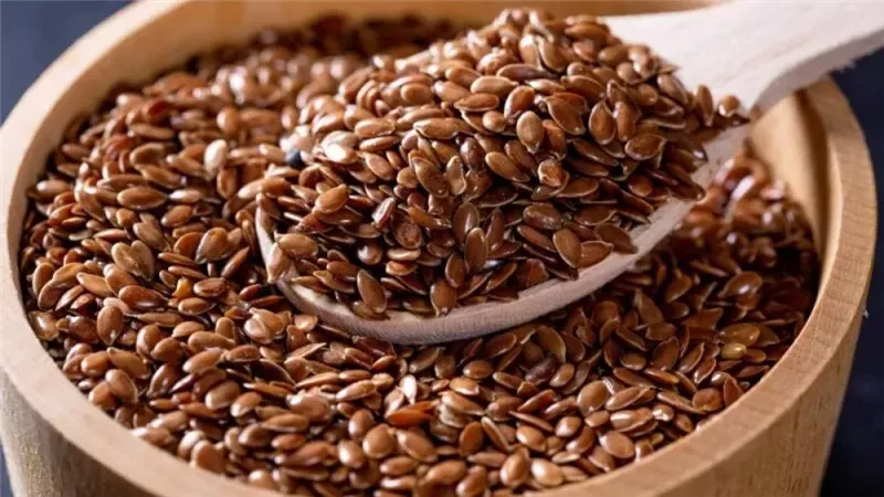بذور الكتان.. طريقة تحضير جلسة كيراتين وبروتين طبيعية في البيت