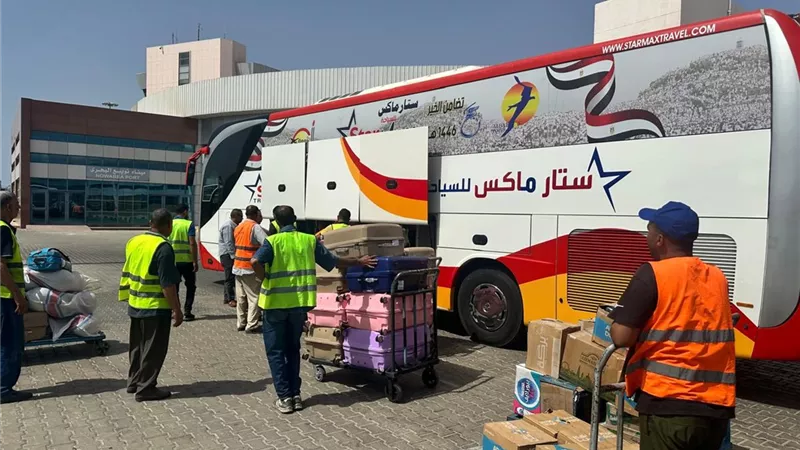 مغادرة الفوج الثاني من حجاج بيت الله الحرام  بالطريق البري من ميناء نويبع