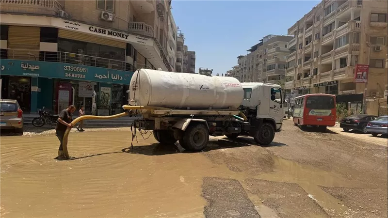 الجيزة: إصلاح كسر مفاجئ بخط مياه بقطاع هضبة الأهرام