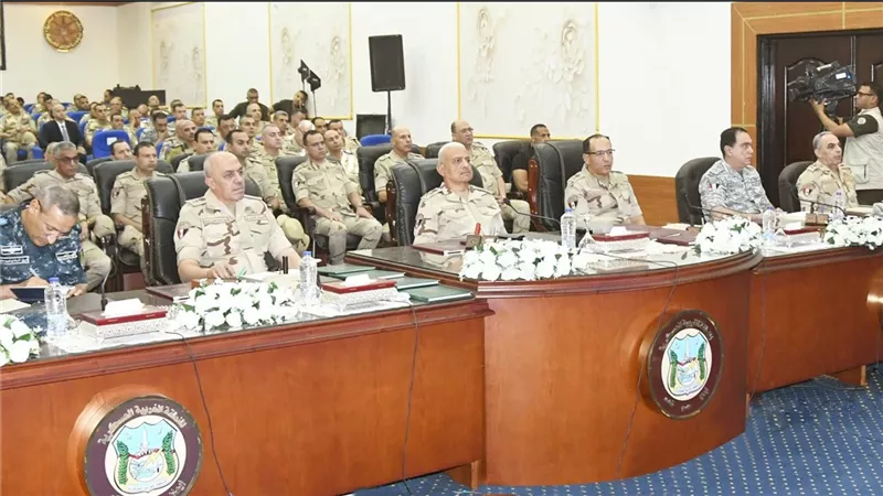  وزير الدفاع: القوات المسلحة جاهزة للتصدي لأية تهديدات في الاتجاه الغربي