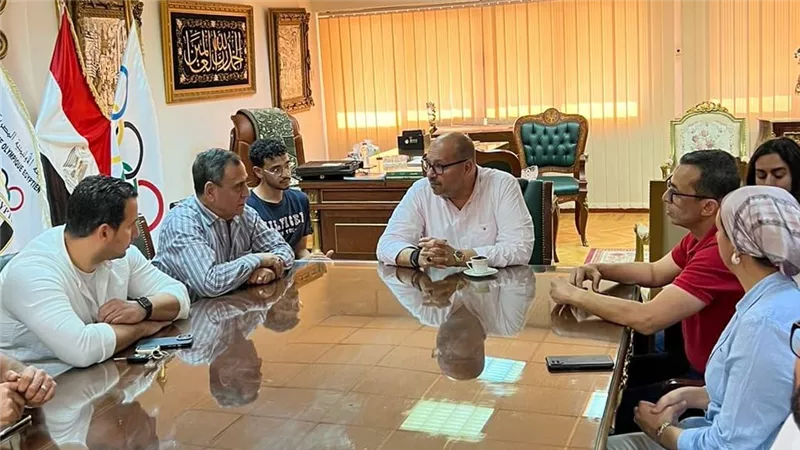ياسر إدريس يستقبل وفد دبلومة الإدارة الرياضية بـ «فيفا»