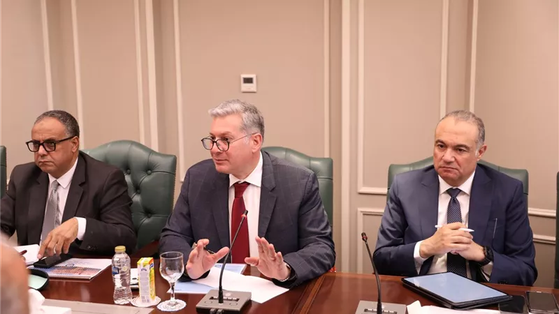  البترول  والكهرباء  يناقشان خطة العمل المشترك وتوفير الوقود لتأمين خلال الصيف