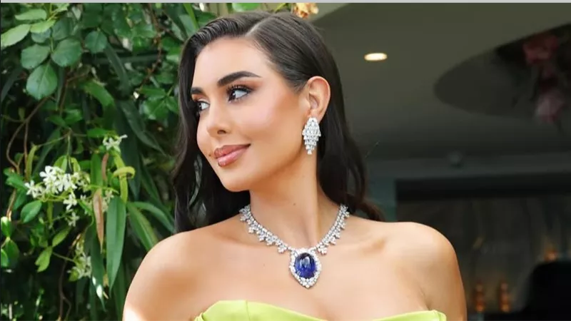 ياسمين صبري تخطف الأضواء بإطلالة ملوكية في مهرجان 