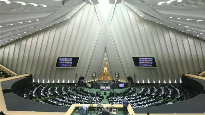 البرلمان الإيراني يوافق على مشروع قانون الشراكة الاستراتيجية الشاملة مع روسيا 